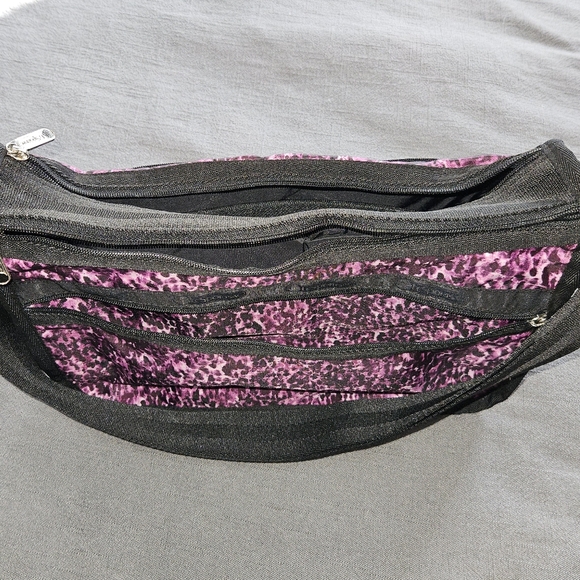 Lesportsac Delux Everyday Bag in "Violet Cheetah" purple expandable - Picture 7 of 11